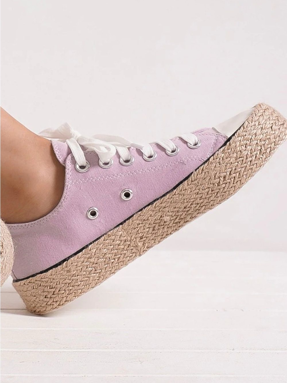 Embroidery Detail Platform Lace-Up Sneakers